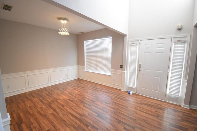 Building Photo - 6827 Braddock Ln