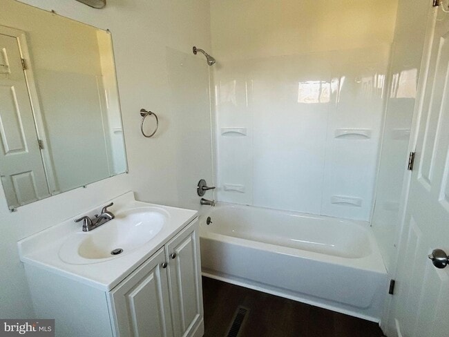 Building Photo - 7 Elk Ln