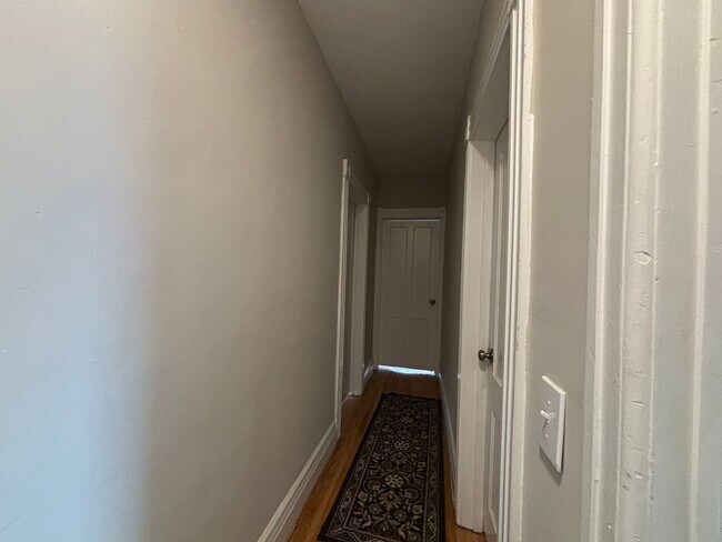 Building Photo - Single Family Home In The Park Ave Neighborhood!