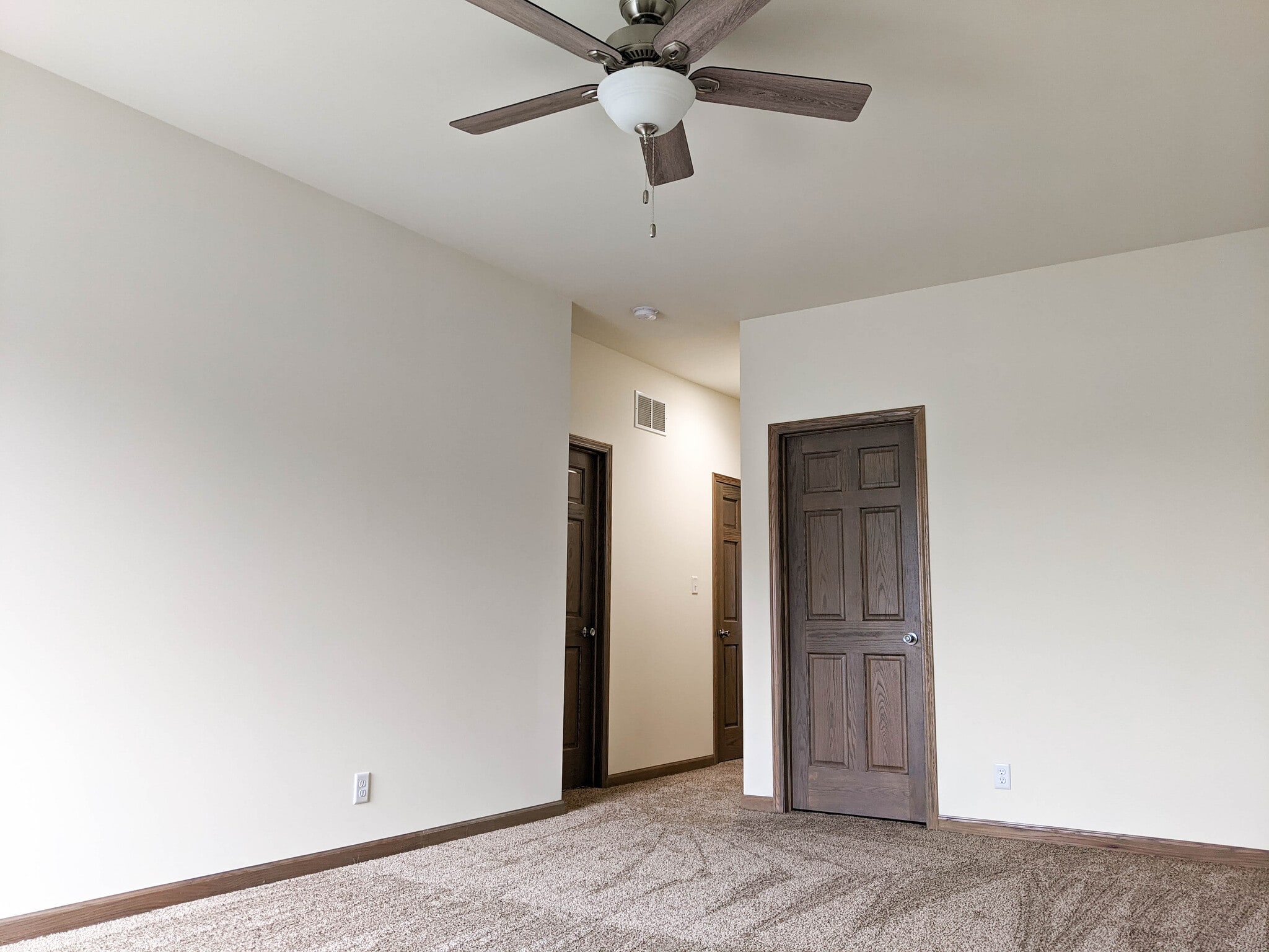 Building Photo - 612 Commercial Dr