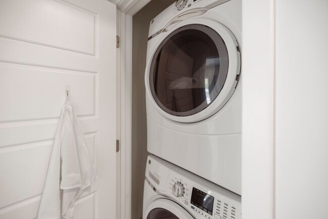 Building Photo - Totally Awesome in Trinidad! 3 bed + 2.5 BA on 2 levels