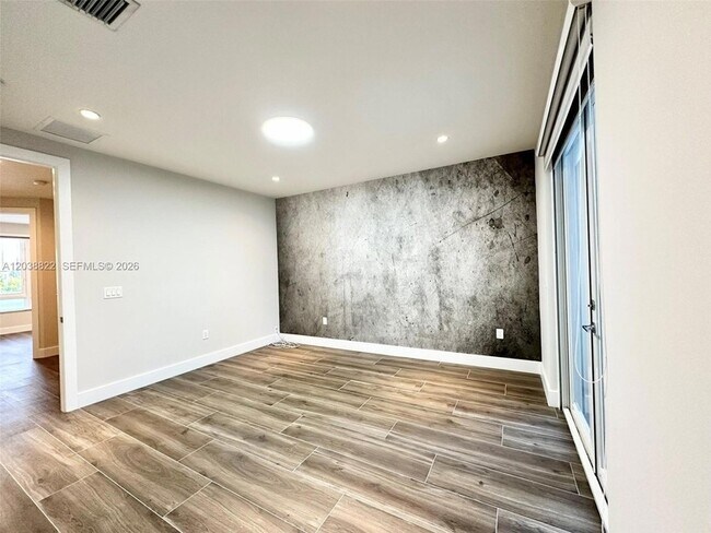 Building Photo - 10560 NW 63rd Terrace