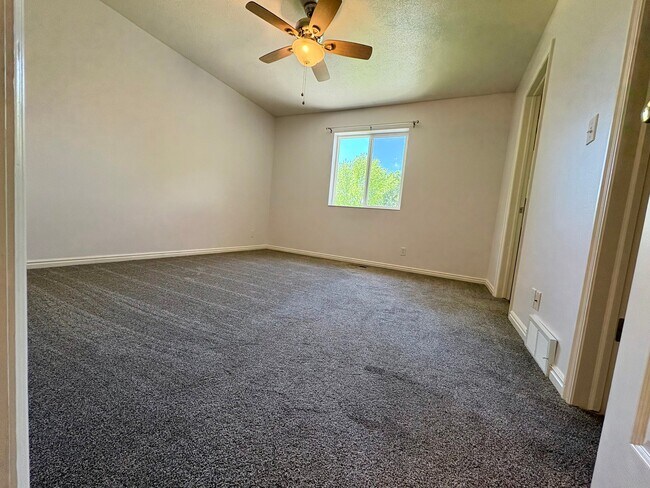 Building Photo - 3492 Stonegate Dr