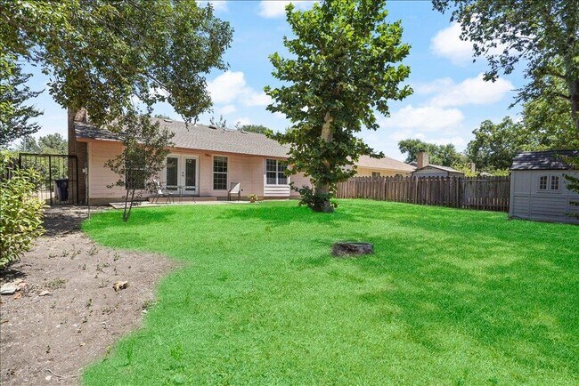 Building Photo - 4611 Cedargrove Dr