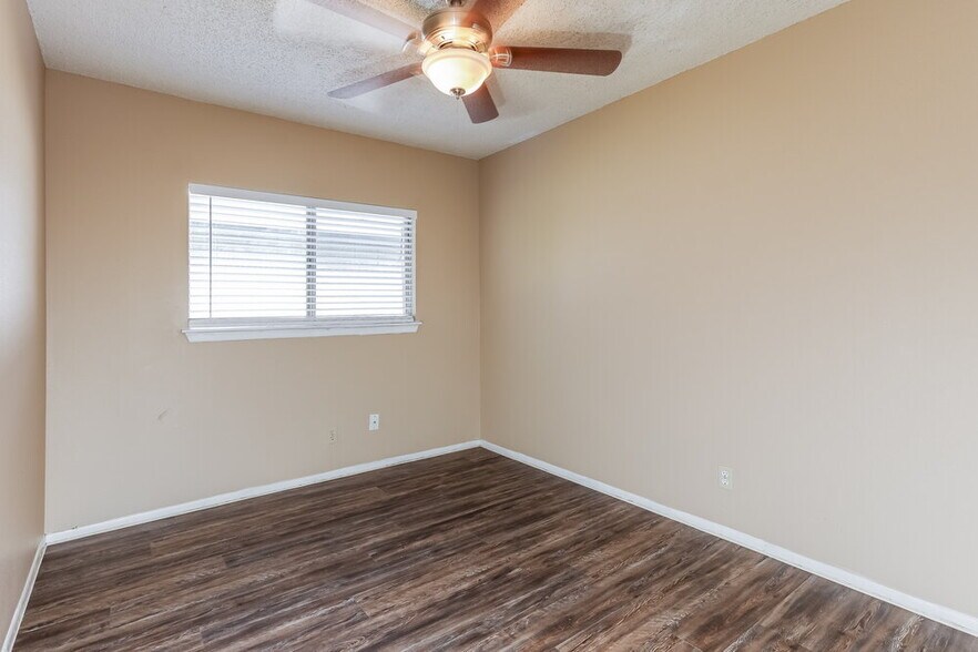 Building Photo - 2949 Moss Plain Dr