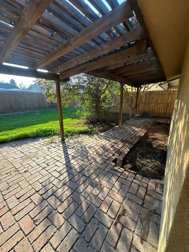 Building Photo - 440 N Homsy Ave