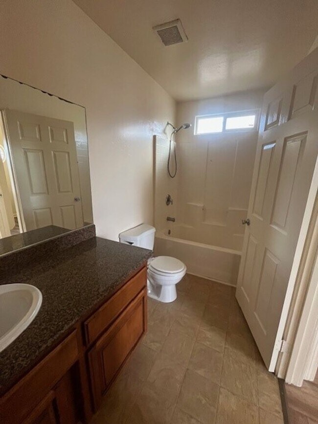 Building Photo - 722 K St