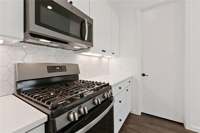 Building Photo - 603 Bissonet Ln
