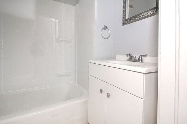 Building Photo - 1909 Treadway Ave