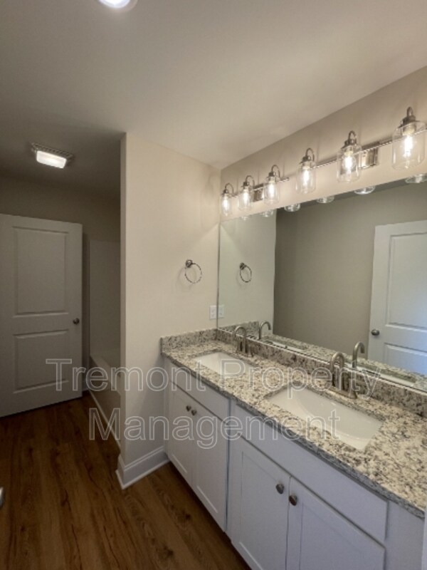 Building Photo - 2702 E 39th St