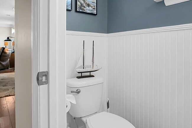 Building Photo - Johns Island 4BR, 2.5 BA Gem: Features Wood Floors, 2-Car Garage, & Community Pool
