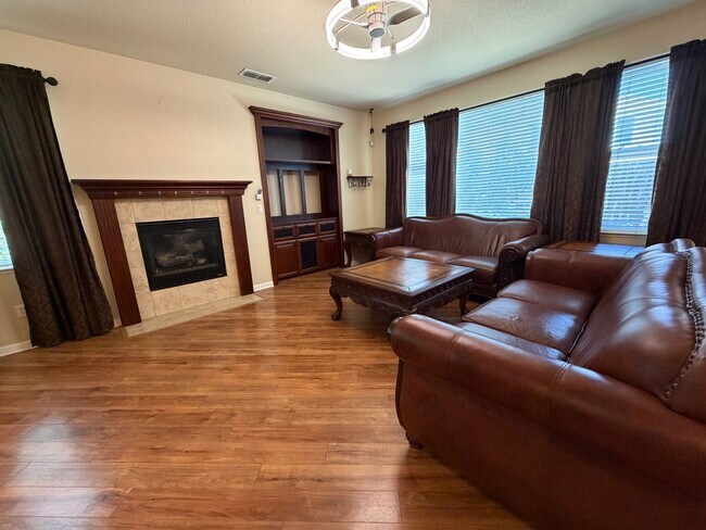 Building Photo - Spacious 4-Bedroom Elk Grove Home with Updated Kitchen, Quartz Countertops! VIEW TODAY!