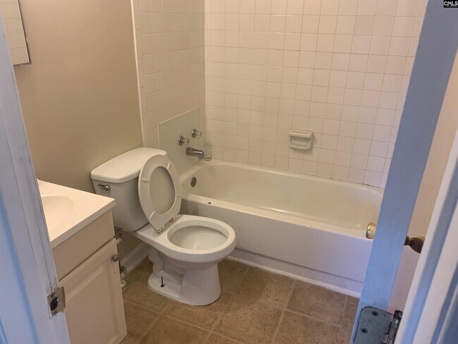 Building Photo - 487 Bushberry Rd