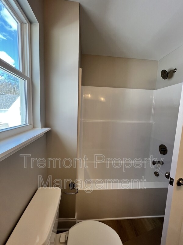 Building Photo - 1226 Sholar Ave