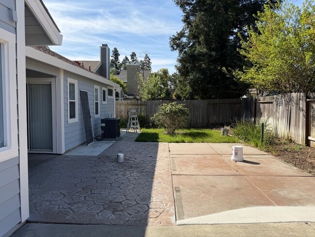 Building Photo - Spacious 3-Bed, 2-Bath One-Story Home in Sacramento!