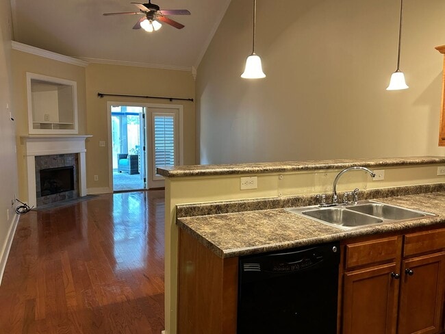 Building Photo - 122 Singapore Cir