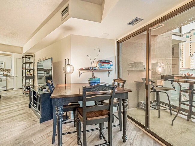 Building Photo - 400 20th Ave N