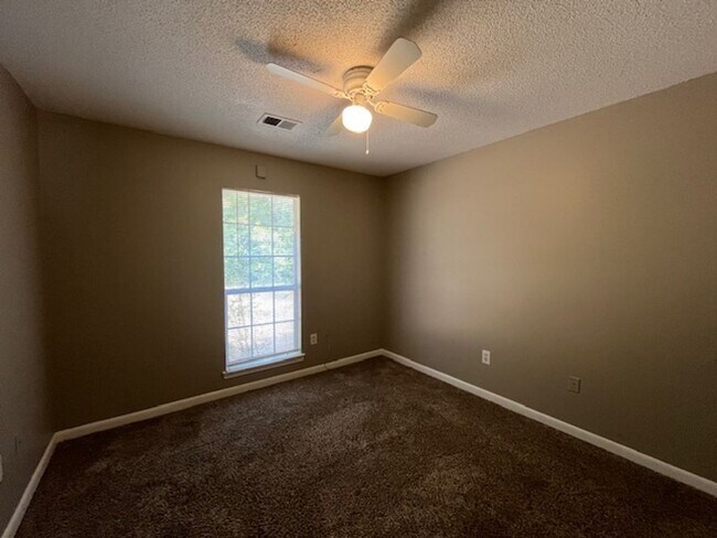 Building Photo - Renovated 3 Bedroom 2 Bath Home with 2 Car...