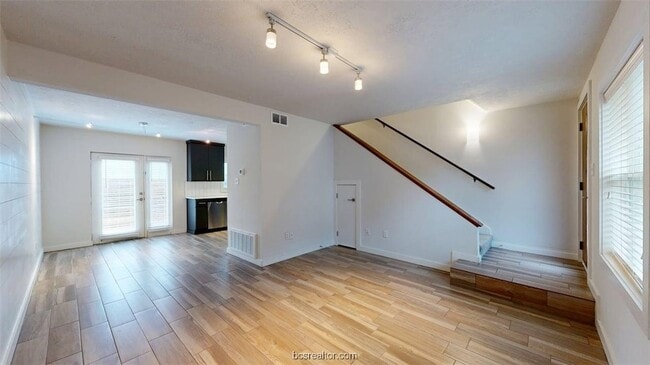 Building Photo - 507 Boyett St