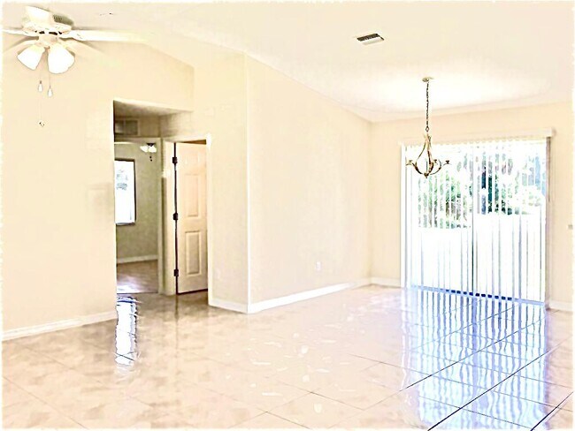 Building Photo - 2183 Hopwood Rd