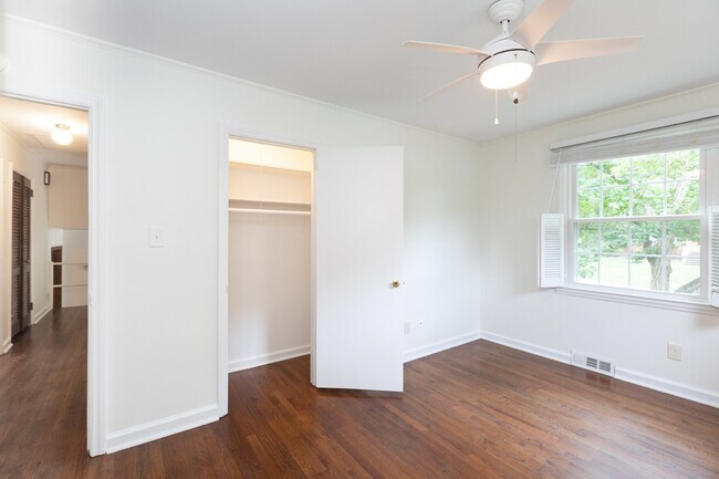 Building Photo - 5839 Wedgewood Dr