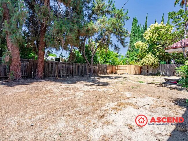 Building Photo - Phenomenal Home Located In Gated Community!