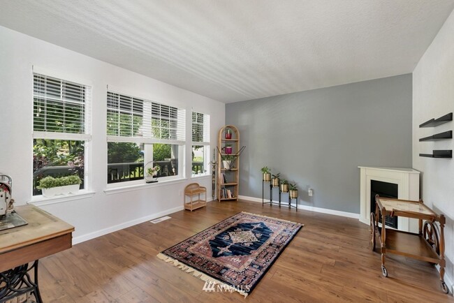 Building Photo - Spacious home in Lacey.  Apply today to ca...