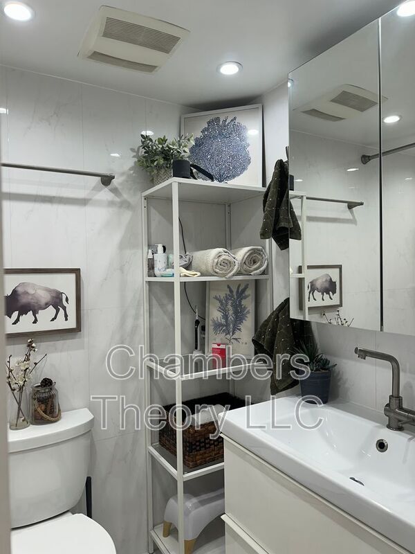 Building Photo - 1530 Key Blvd