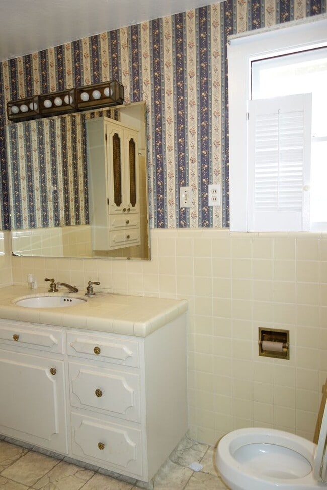 Building Photo - ? Charming Country Home Available November! ?