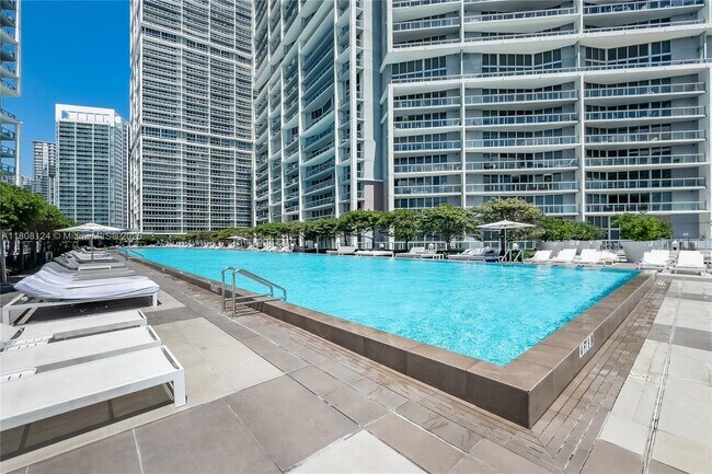 Building Photo - 475 Brickell Ave