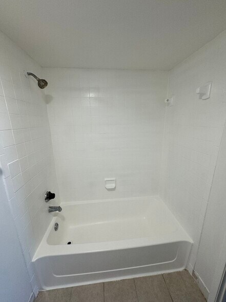 Building Photo - 9977 Nob Hill Ln