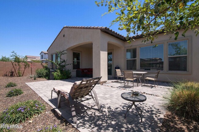 Building Photo - 3862 E Bart St