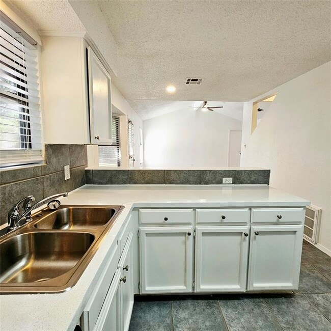Building Photo - 409 El Secreto St