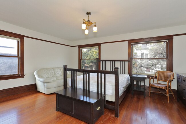 Building Photo - Furnished Classic Elmwood Craftsman Home A...