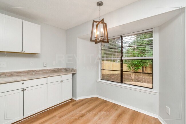 Building Photo - 5728 Post Oak Ct