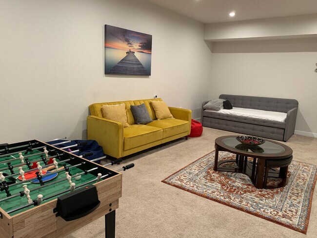 Building Photo - AUGUST SPECIAL!!! 4-bedroom, 3.5-bath town...