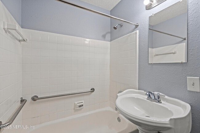 Building Photo - 2739 King Cole Dr