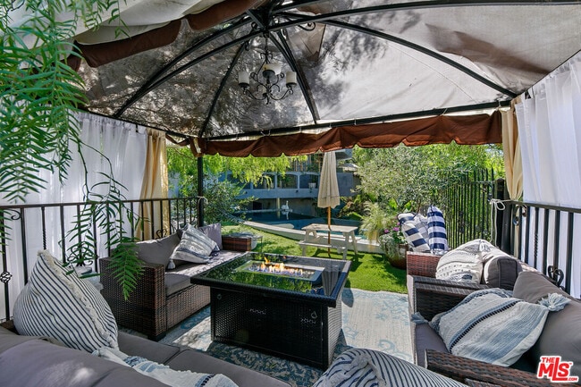 Building Photo - 2851 Seabreeze Dr