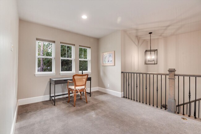 Building Photo - Furnished Home - Move in Ready!