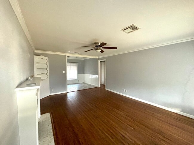 Building Photo - Beautiful Cozy 2 bedroom home