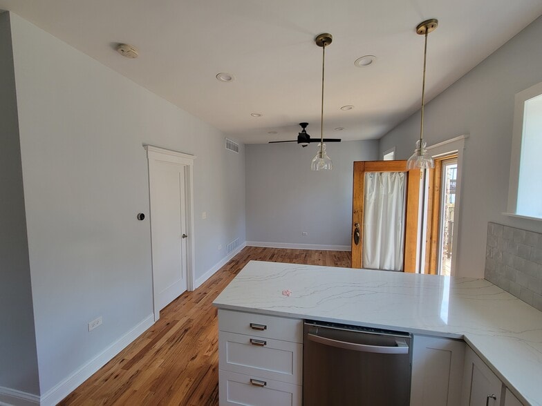 Building Photo - 3405 S Lituanica Ave