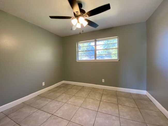 Building Photo - Newly Renovated 3 Bedroom 1.5 Bath Home in...