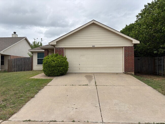 Building Photo - Move in Ready - 3 bedroom 2 bath 2 car garage