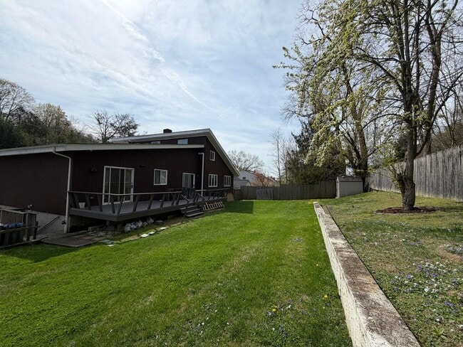 Building Photo - Spacious 5-Bedroom Home with Modern Features