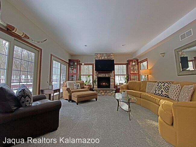 Building Photo - 4 br, 3.5 bath House - 7270 Owen Drive