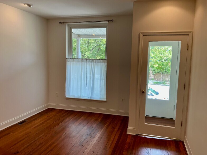 Vestibule Entry - Cat Air Lock - 3028 Remington Ave