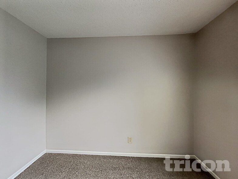 Building Photo - 773 Fern St