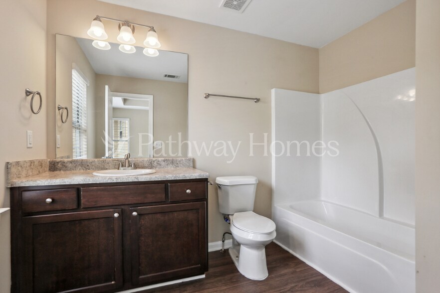 Building Photo - 3039 Bonnes Dr