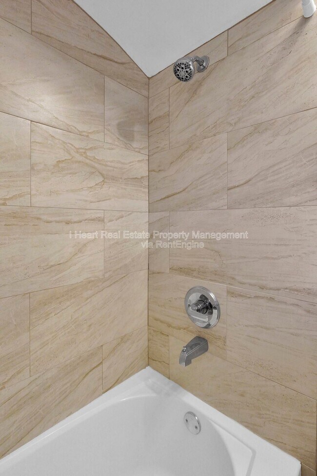 Building Photo - 973 Kelton Ave