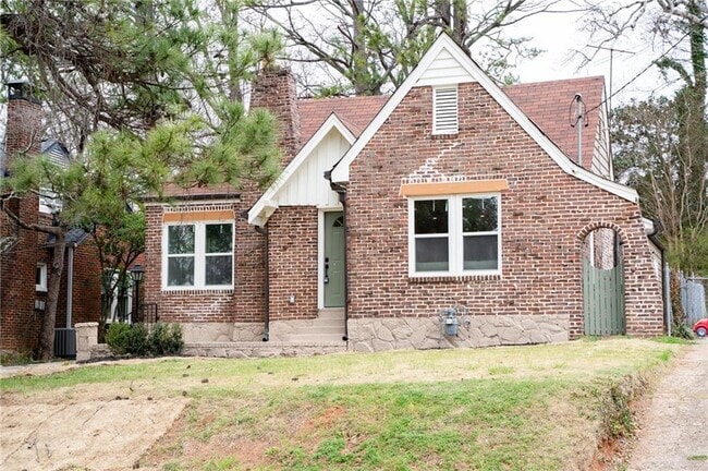 Building Photo - 1395 Winburn Dr